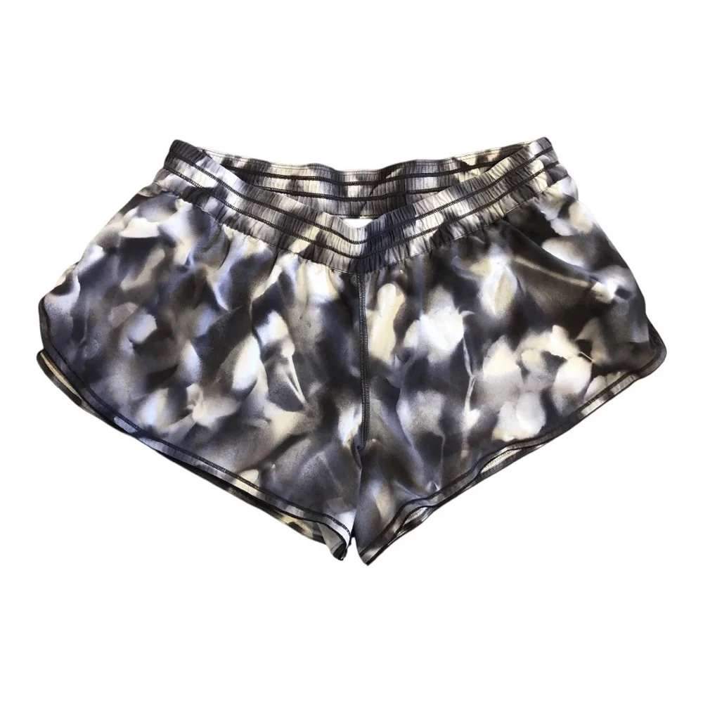 Lululemon Seek The Heat Lined Running Yoga Workout Shorts Size 8 - Picture 5 of 6